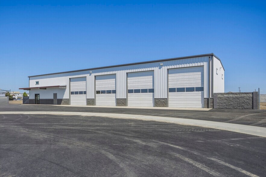 More Photos Of 1342 E Saint Helens St, Pasco Light Distribution For Lease
