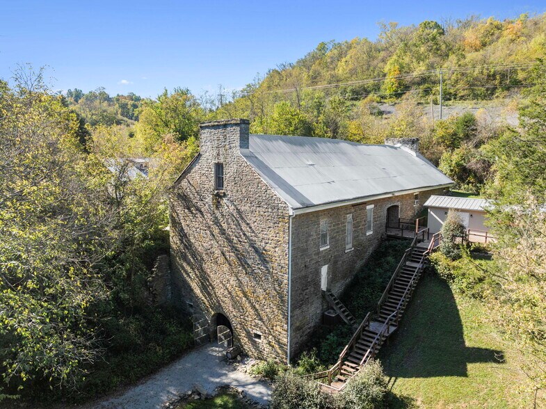 More Photos Of 4465 W Augusta Chatham Rd, Augusta Winery Vineyard For Sale