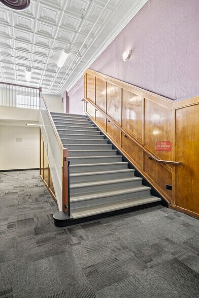 More Photos Of 117 S Central Ave, Medford Office For Sale