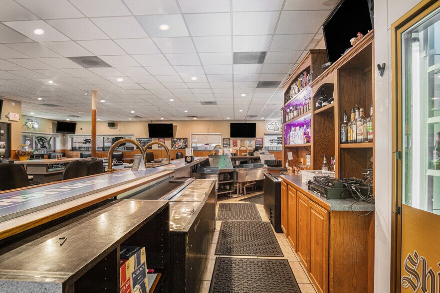 More Photos Of 203 N Egan Ave, Madison General Retail For Sale