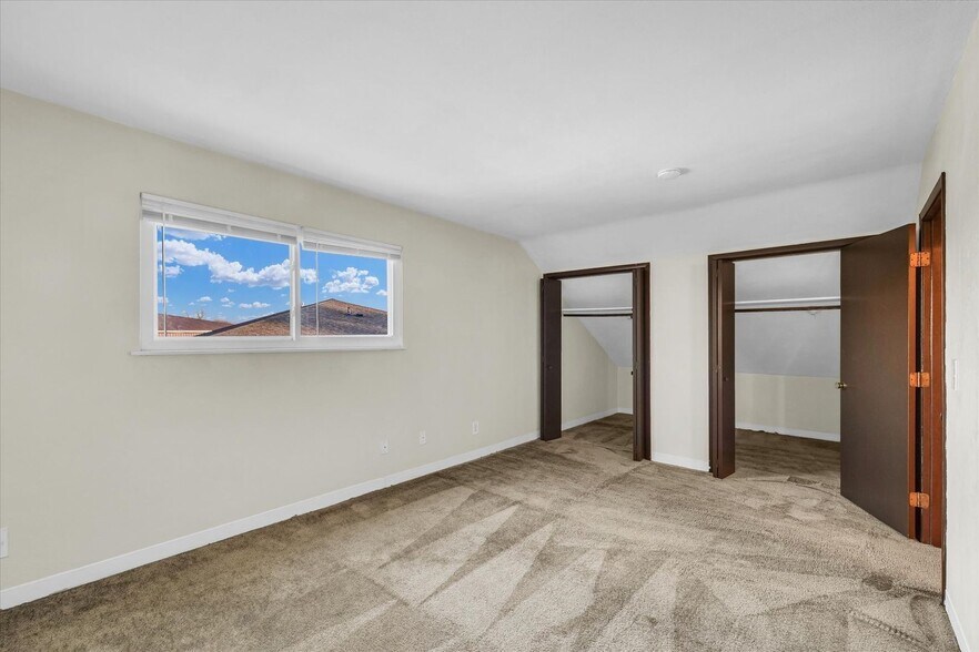 More Photos Of 717 Fairmont Dr, Bloomington Apartments For Sale