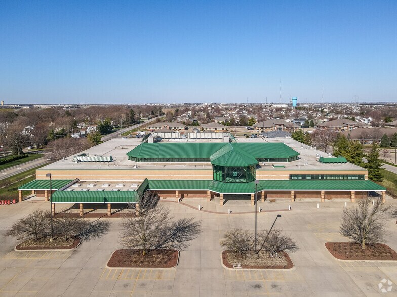 More Photos Of 5440 NW 86th St, Johnston Supermarket For Lease