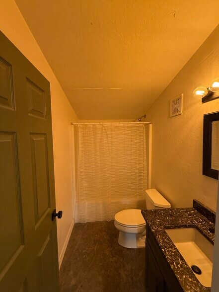 More Photos Of 1431 Anderson Rd, Montrose Warehouse For Lease