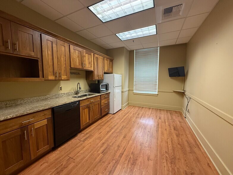 More Photos Of 526 2nd Ave SE, Cedar Rapids Office For Sale
