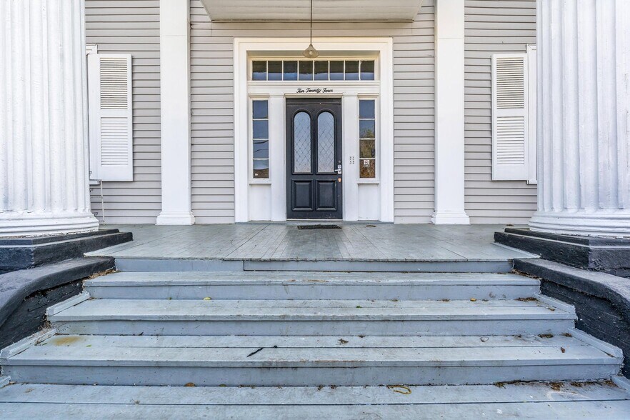More Photos Of 1024 3rd Ave N, Columbus Apartments For Sale