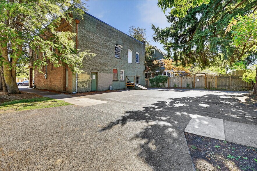 More Photos Of 8203 SE 13th Ave, Portland Office For Sale