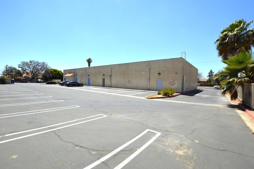More Photos Of 630-678 W Base Line Rd, Rialto Unknown For Lease