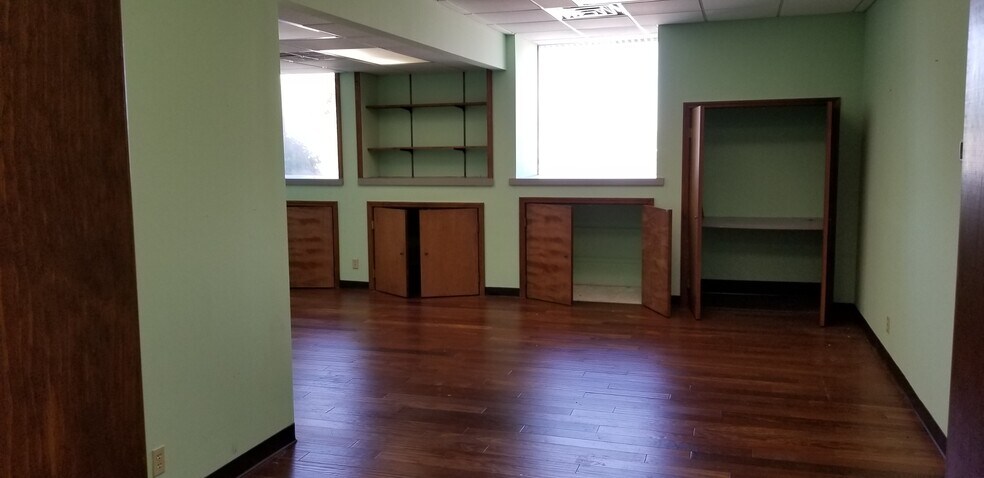 More Photos Of 2750 N Burkhardt Rd, Evansville Office For Lease