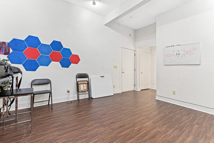 More Photos Of 3805 Chicago Ave, Minneapolis Storefront Retail Residential For Sale