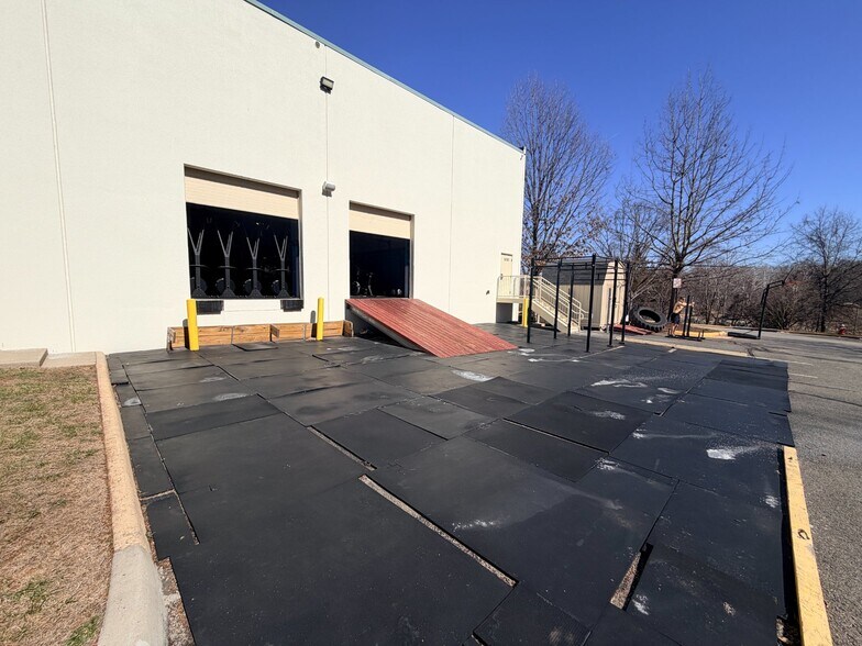 Primary Photo Of 14101-14121 Mariah Ct, Chantilly Light Manufacturing For Lease