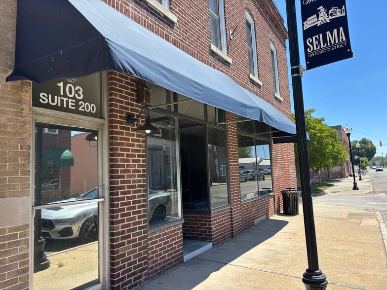 Primary Photo Of 103 E Anderson St, Selma Restaurant For Lease