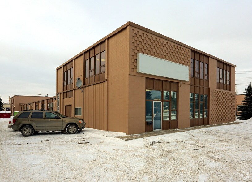 More Photos Of 11440 142 St NW, Edmonton Flex For Sale