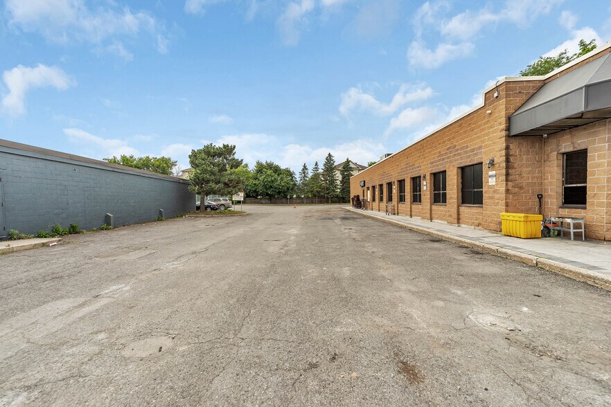 More Photos Of 1151 Ogilvie Rd, Ottawa Restaurant For Sale