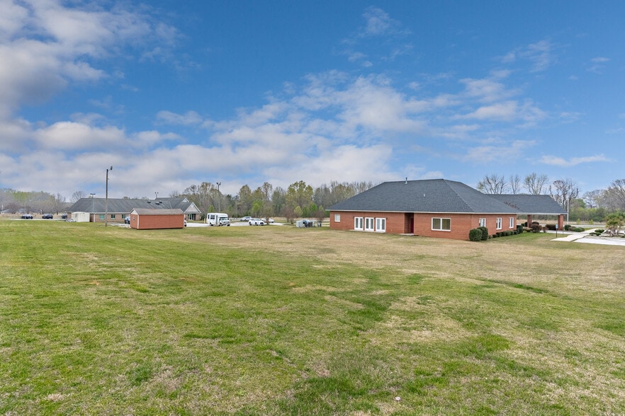 More Photos Of 512 Professional Park Rd, Clinton Medical For Sale