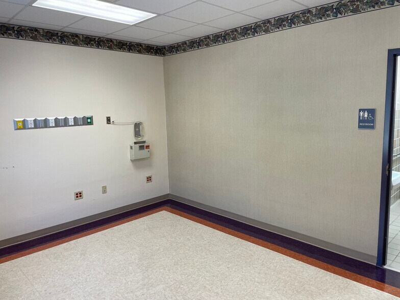 More Photos Of 2406 Catalpa Ave, Pascagoula Medical For Lease