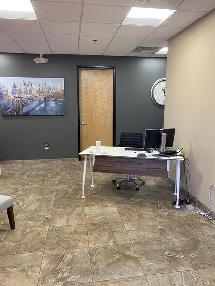 More Photos Of 2060 W Whispering Wind Dr, Phoenix Medical For Sale