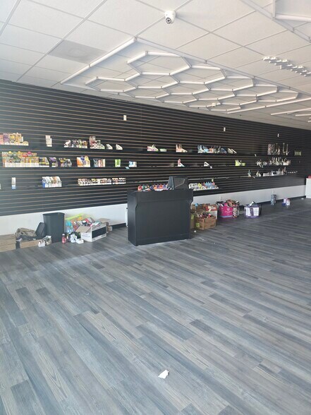 More Photos Of 2109 W Bay St, Savannah Freestanding For Lease