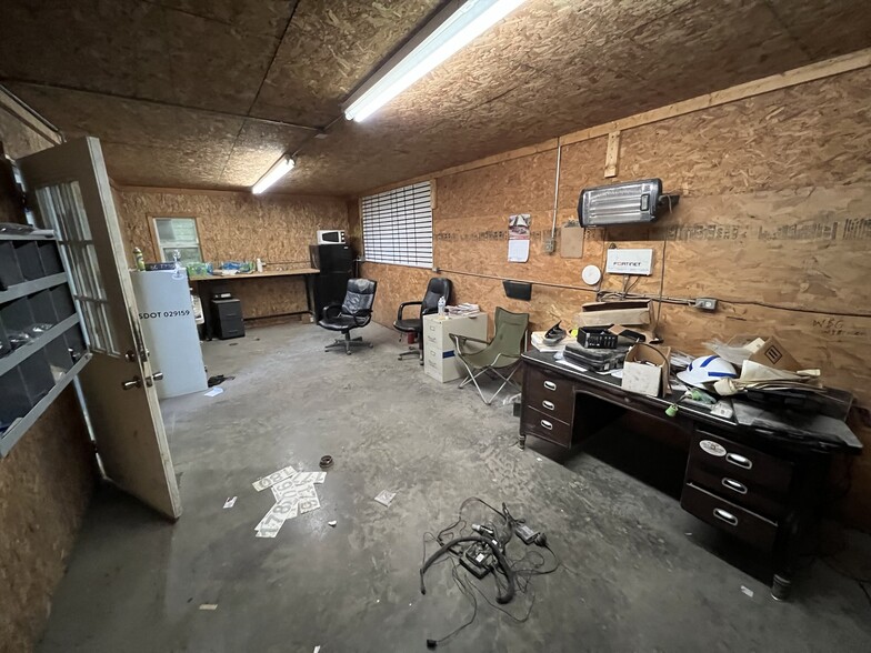 More Photos Of 1490 Truss Rd SW, New Philadelphia Warehouse For Sale