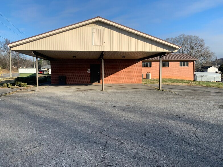 More Photos Of 1321 US Hwy 41 N, Calhoun Office For Lease
