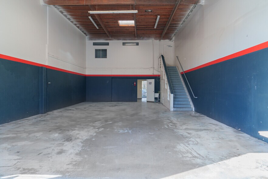 More Photos Of 7754 Arjons Dr, San Diego Manufacturing For Lease