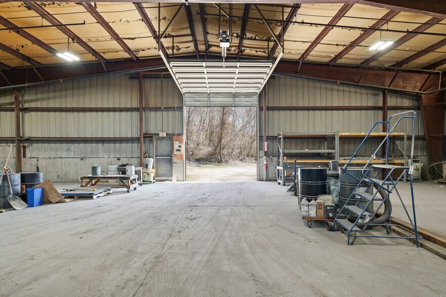 More Photos Of 40 Water St, Amesbury Warehouse For Lease
