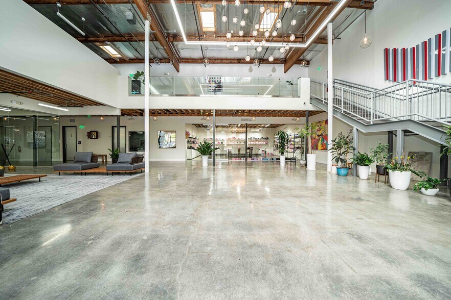 More Photos Of 2001 Saturn St, Monterey Park Light Distribution For Sale