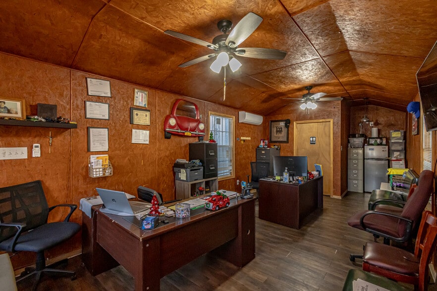 More Photos Of 2608 San Bernardo Ave, Laredo Office For Sale