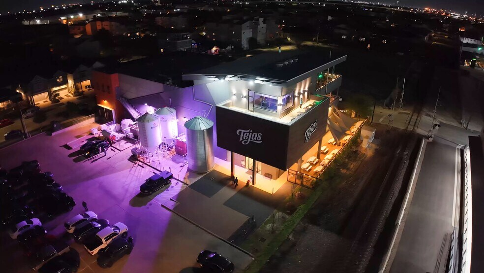 More Photos Of 2101 Summer St, Houston Freestanding For Lease