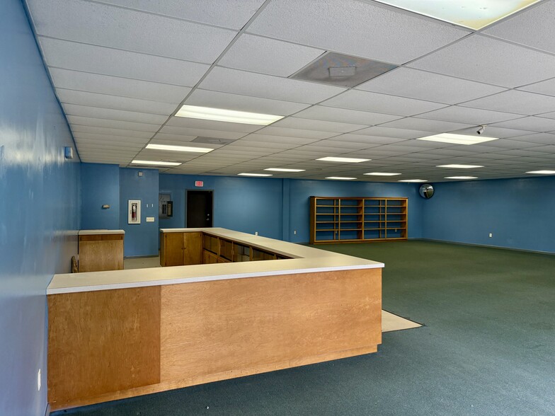 More Photos Of 7914 Browns Ferry Rd, Georgetown Light Distribution For Sale