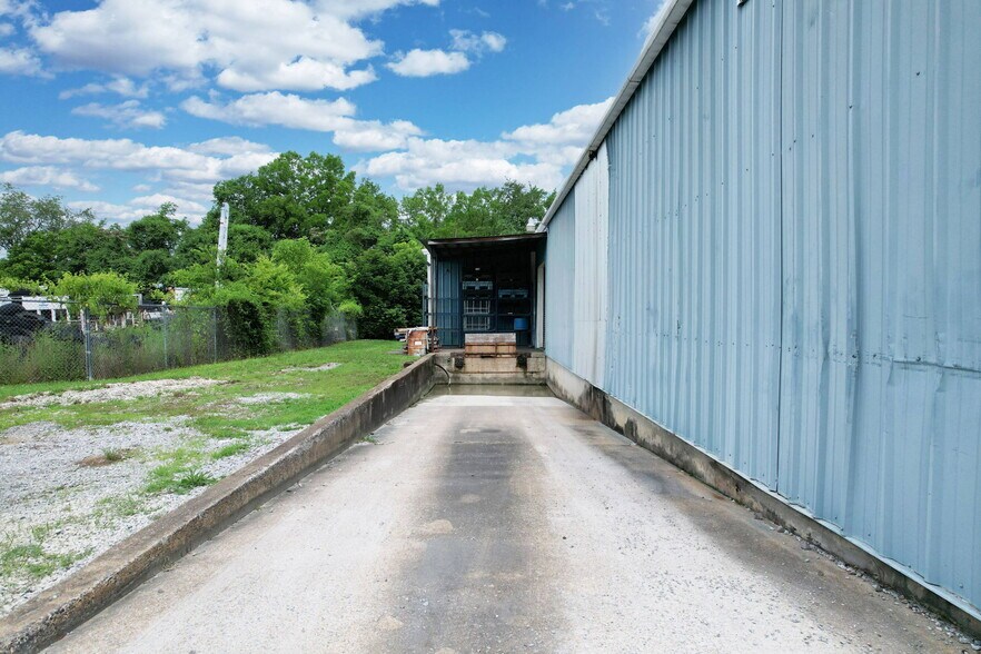 More Photos Of 2450 Riverside Drive, Chattanooga Warehouse For Sale