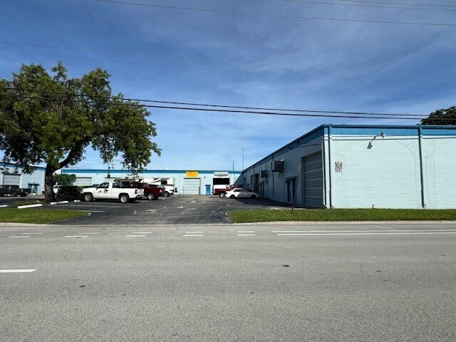 More Photos Of 3030-3056 SW 4th Ave, Fort Lauderdale Warehouse For Lease