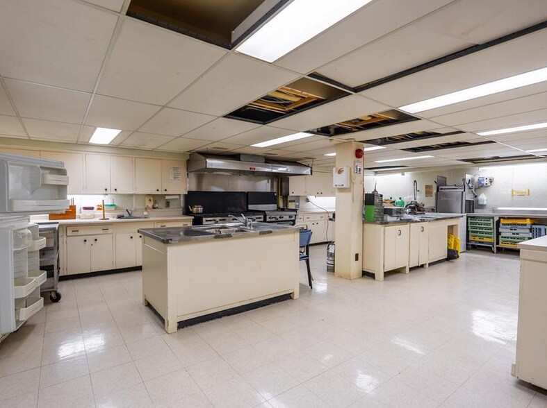 More Photos Of 220 George St, Sarnia Religious Facility For Sale