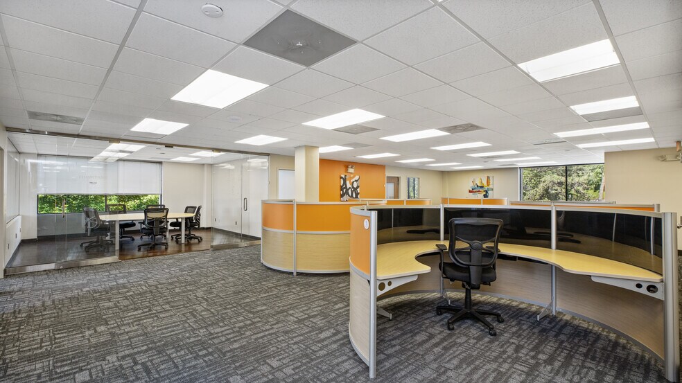 More Photos Of 888 Worcester St, Wellesley Office For Sale