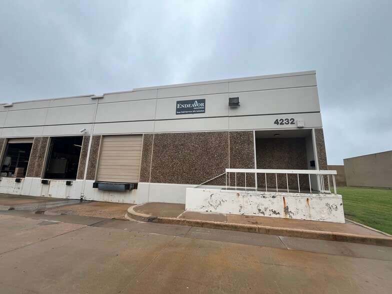 More Photos Of 4220-4232 Charter Ave, Oklahoma City Warehouse For Lease