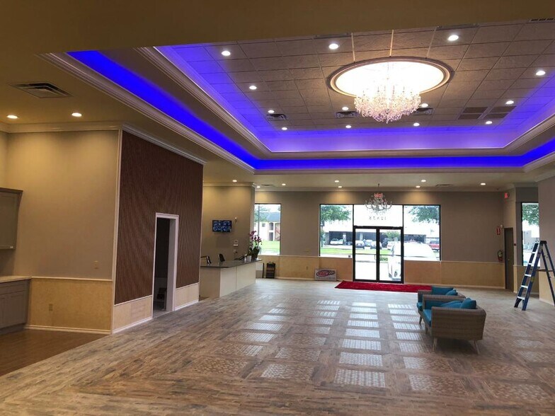 More Photos Of 12838 Murphy Rd, Stafford Showroom For Sale