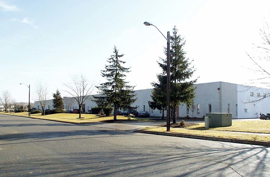 More Photos Of 17-39 Leslie Ct, Whippany Warehouse For Lease