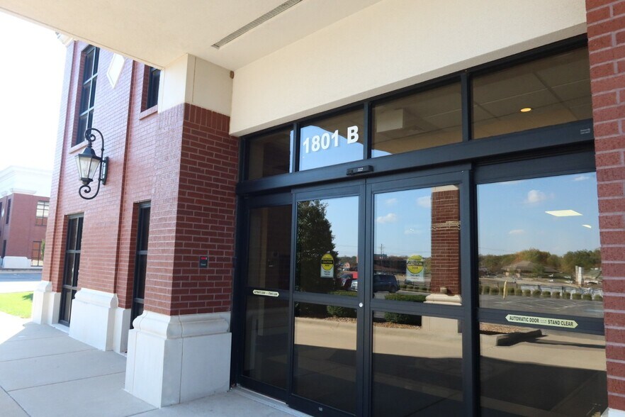 More Photos Of 1801 W 32nd St, Joplin Unknown For Lease