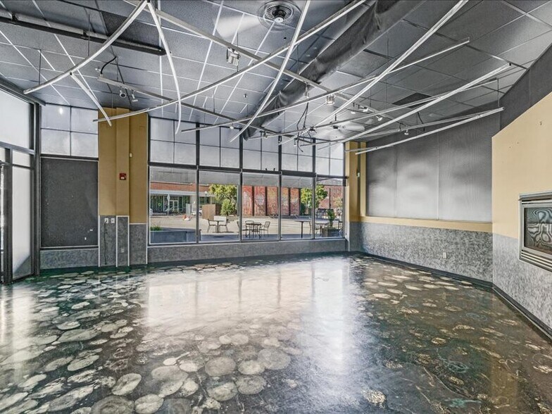 More Photos Of 1 E Main St, Champaign Office Residential For Lease