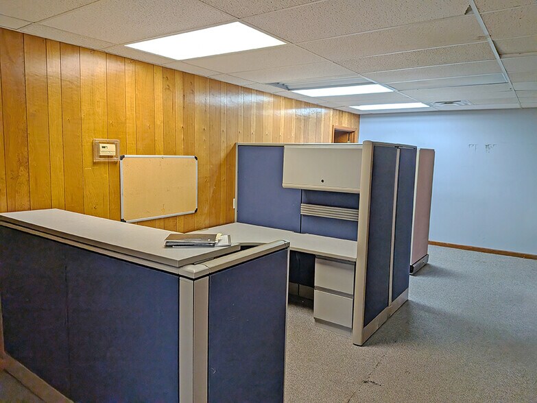 More Photos Of 2001 W Main St, Carbondale Office For Lease
