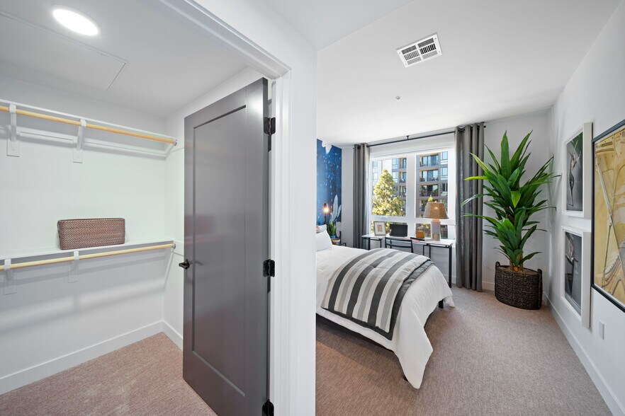 More Photos Of 585 Anton Blvd, Costa Mesa Apartments For Lease