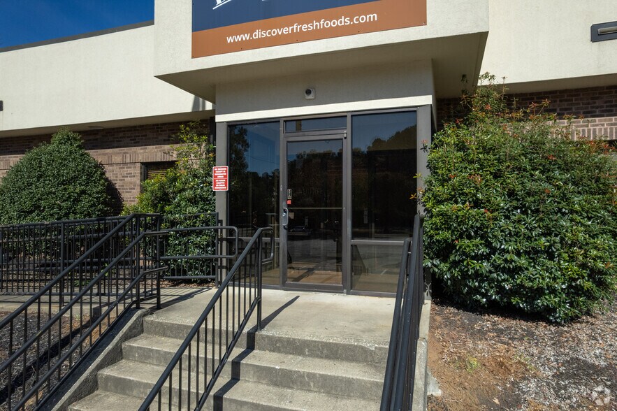 More Photos Of 211 Pine Rd, Easley Warehouse For Sale