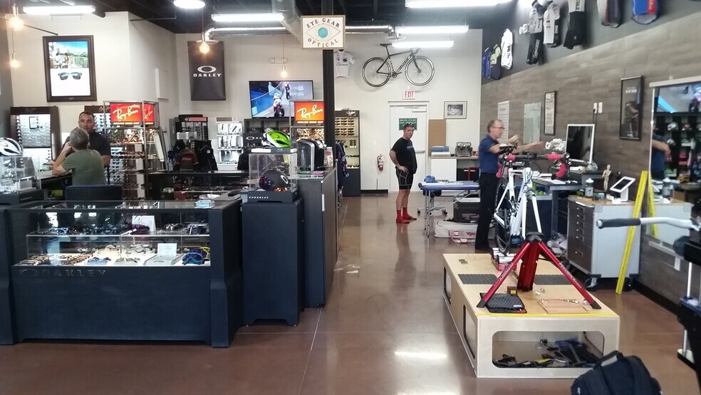 More Photos Of 10595 Discovery Dr, Las Vegas Storefront For Sale