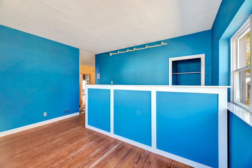 More Photos Of 2107 Harrison Ave, Wilmington Light Distribution For Sale