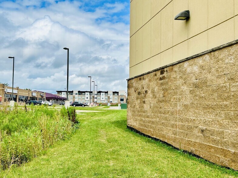 More Photos Of 2440 Clare Ln Ne, Rochester Flex For Sale