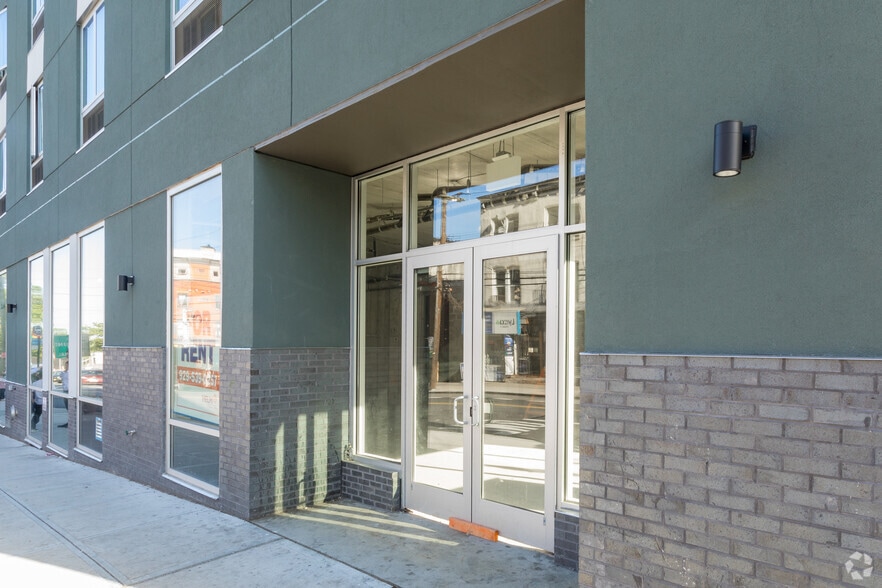 More Photos Of 38 Victory Blvd, Staten Island Office For Lease