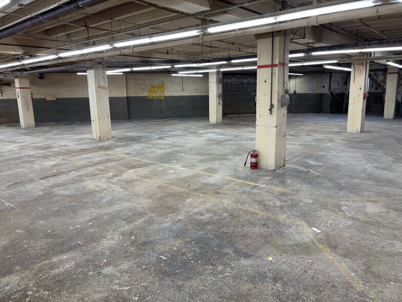More Photos Of 918 Rickenbach St, Pittsburgh Distribution For Lease