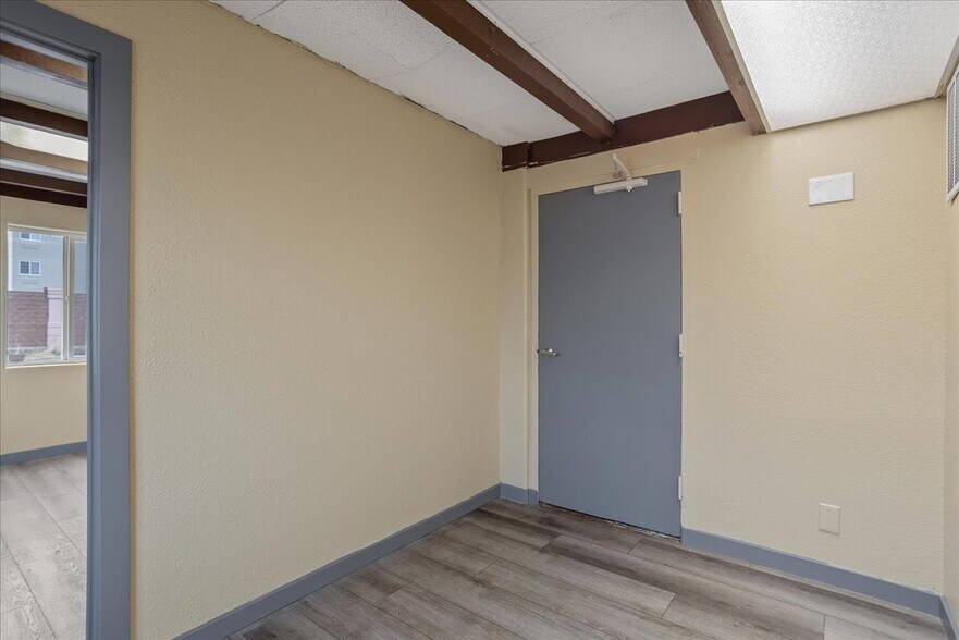 More Photos Of 2302 W Lincolnway, Cheyenne Light Manufacturing For Sale