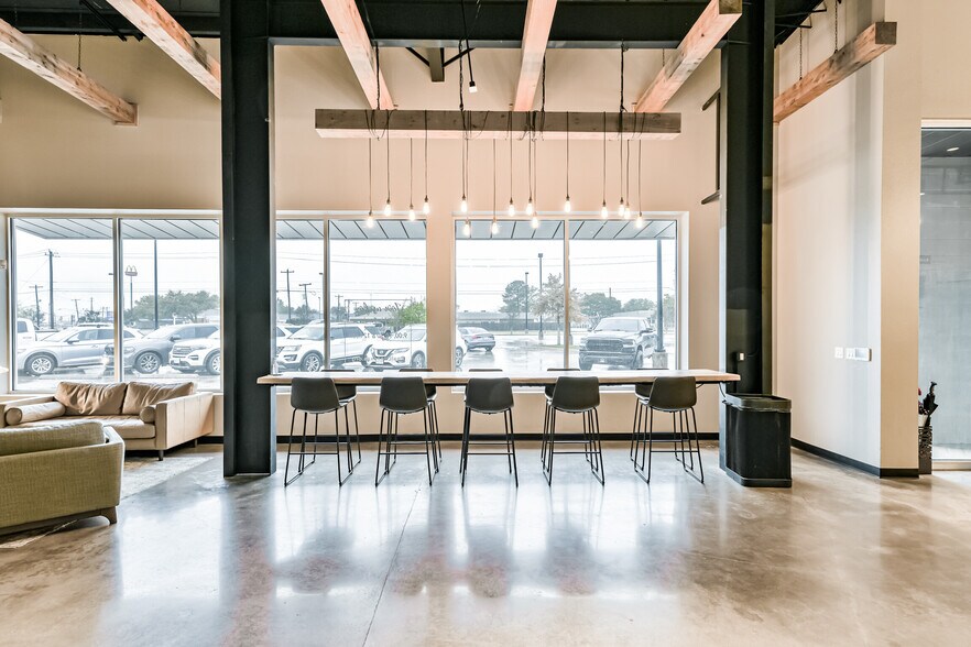 More Photos Of 1222 W Main St, Tomball Religious Facility For Sale