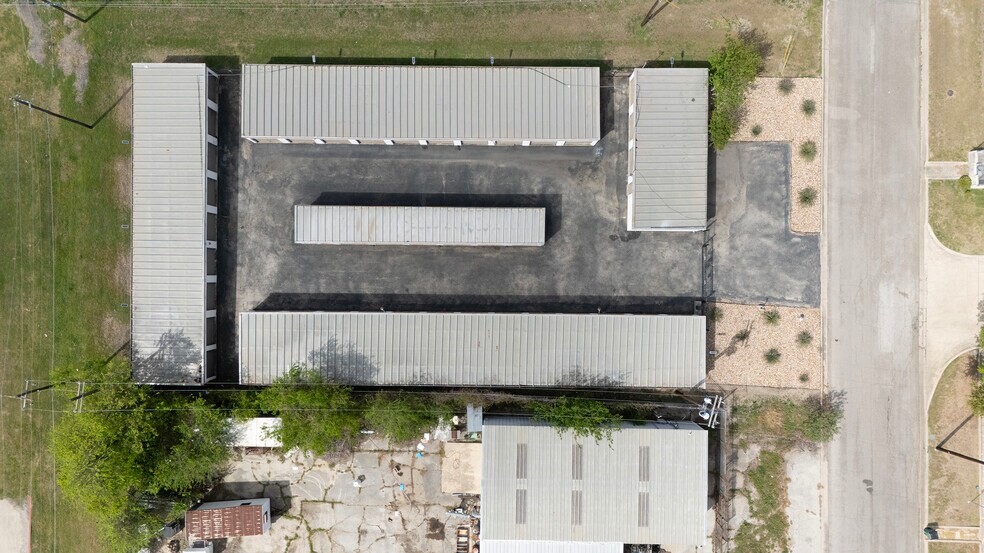 More Photos Of 209 Commercial Dr, Taylor Self Storage For Sale