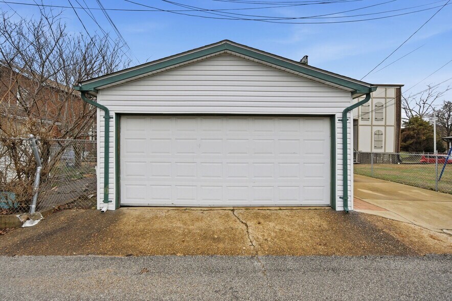 More Photos Of 5921 S Kingshighway Blvd, Saint Louis Multifamily For Sale